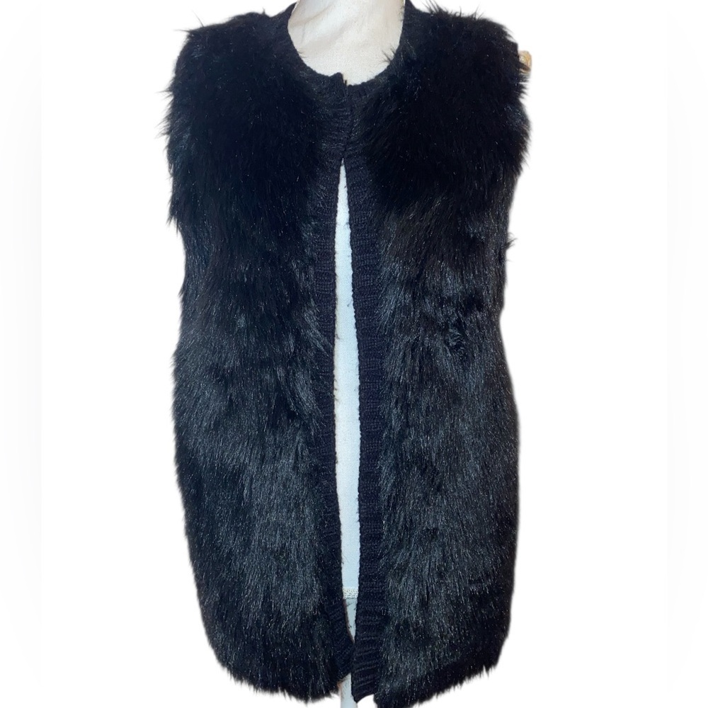 EYESHADOW Gorgeous Faux Fur and Knit Vest in All Black Size Medium